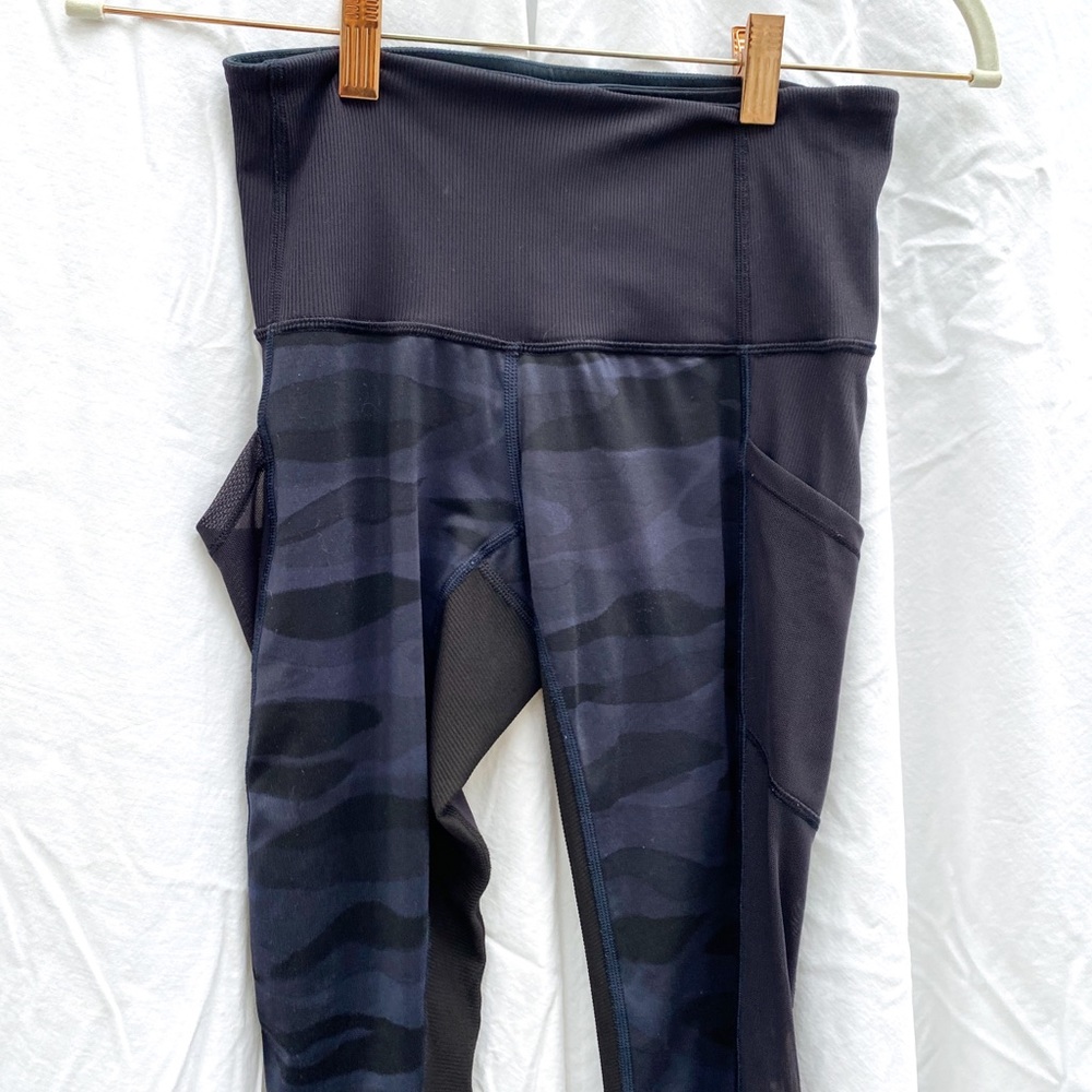 Rare lululemon blue camo pants with mesh size 4